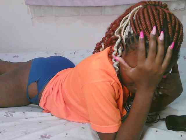 Cute-latasha webcam