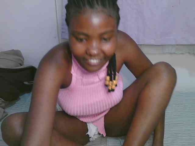 Cute-latasha webcam