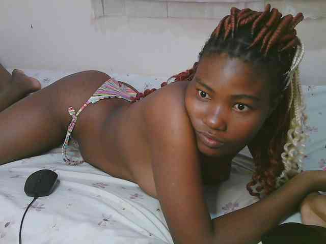 Cute-latasha webcam