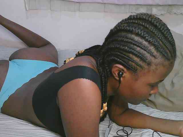 Cute-latasha webcam