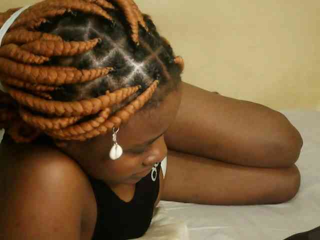 Cute-latasha webcam