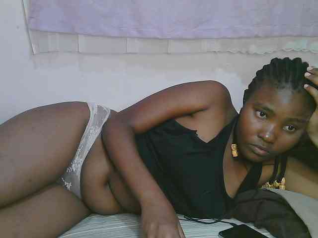 Cute-latasha webcam