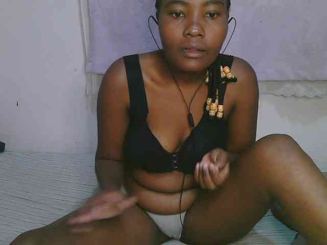 Cute-latasha webcam