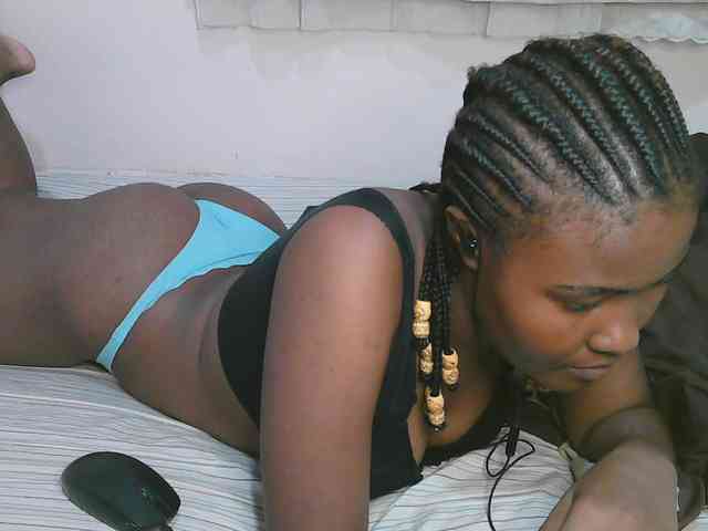 Cute-latasha webcam