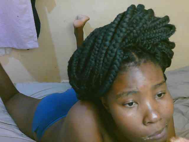 Cute-latasha webcam