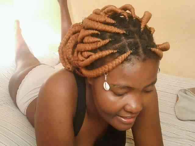 Cute-latasha webcam