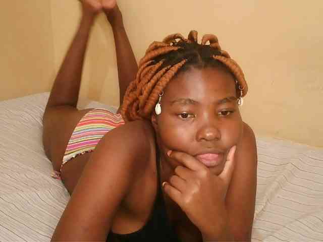 Cute-latasha webcam