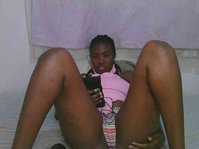 Cute-latasha webcam