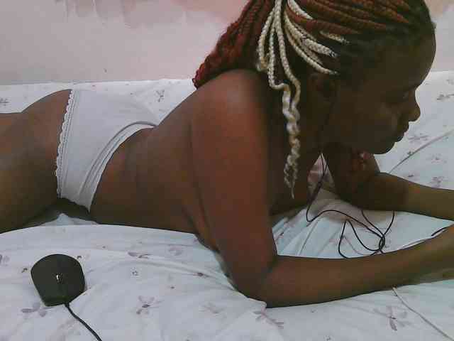 Cute-latasha webcam