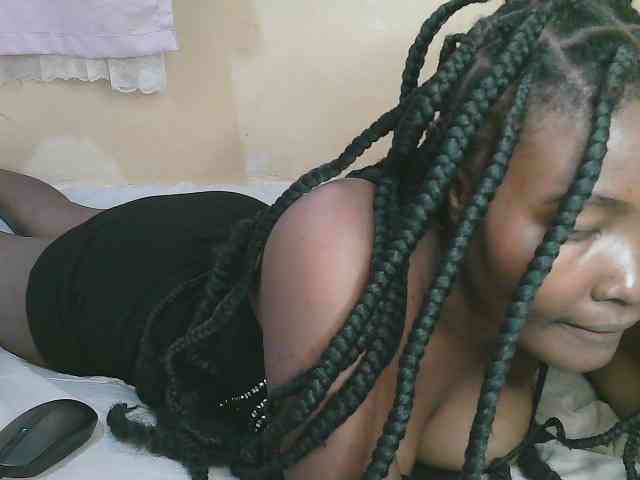 Cute-latasha webcam