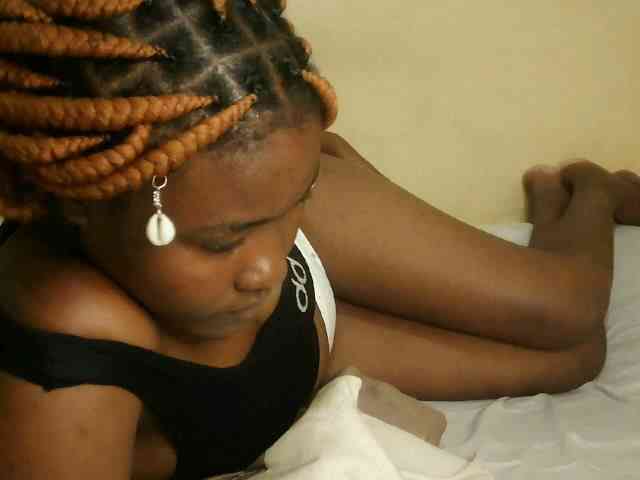 Cute-latasha webcam