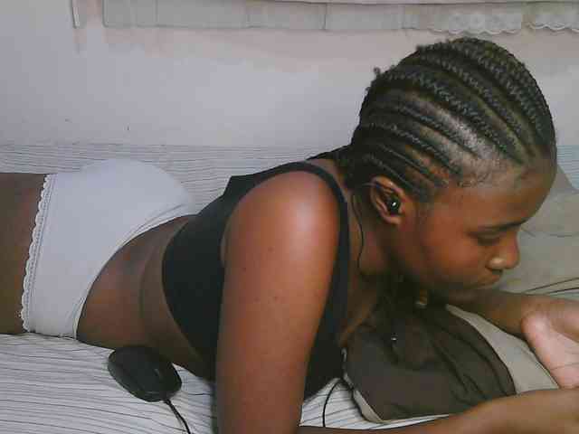 Cute-latasha webcam