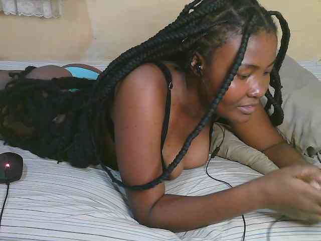 Cute-latasha webcam