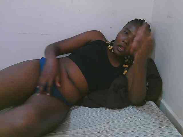 Cute-latasha webcam