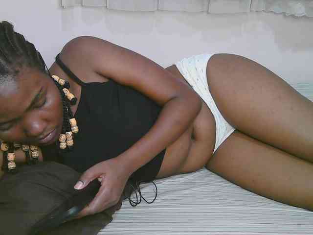 Cute-latasha webcam