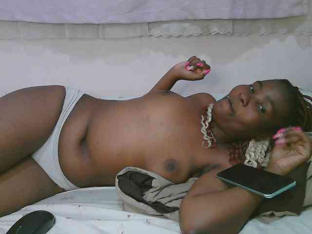 Cute-latasha webcam