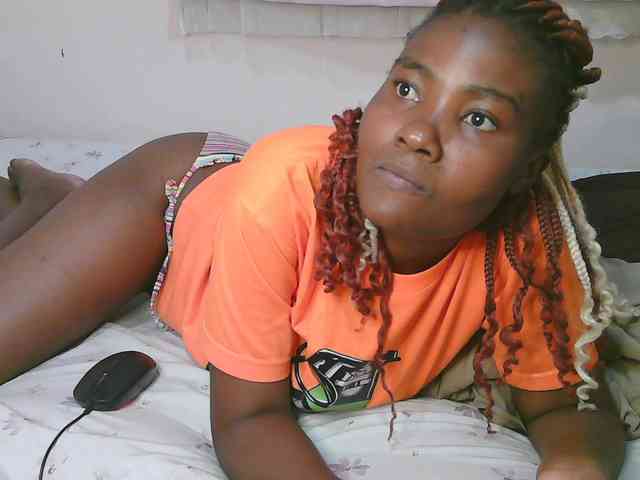 Cute-latasha webcam