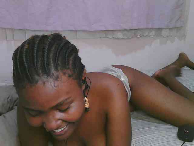 Cute-latasha webcam