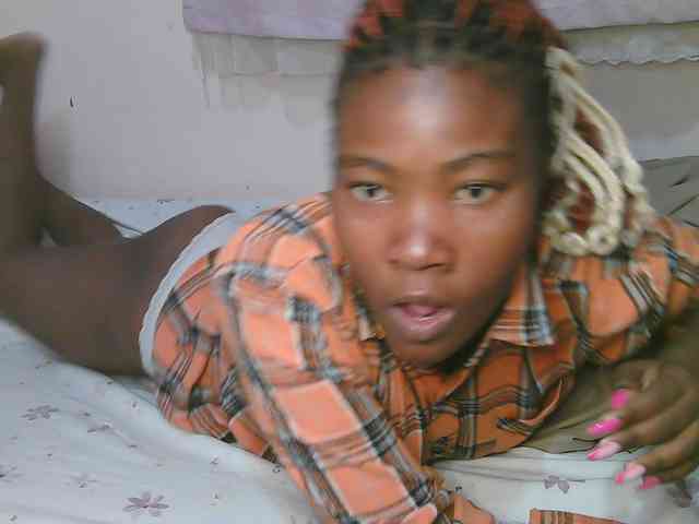 Cute-latasha webcam
