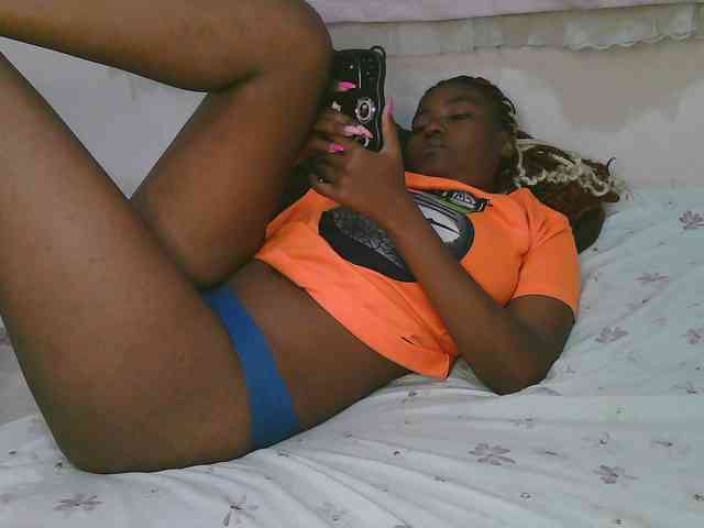 Cute-latasha webcam