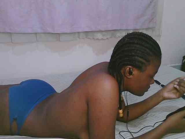 Cute-latasha webcam