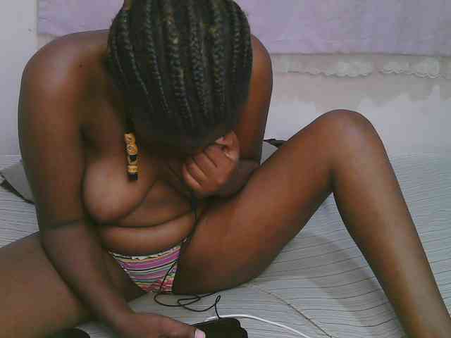 Cute-latasha webcam