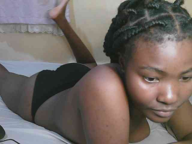 Cute-latasha webcam