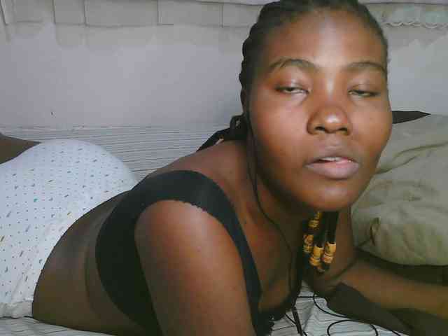 Cute-latasha webcam