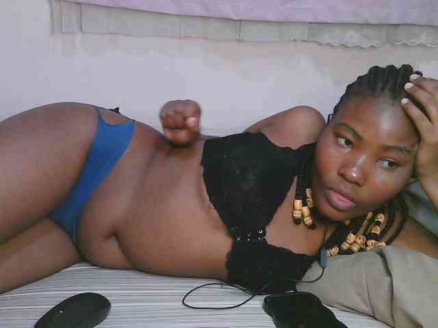 Cute-latasha webcam