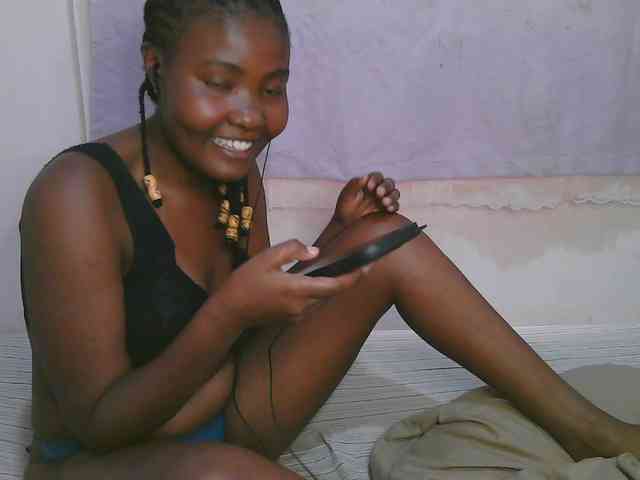 Cute-latasha webcam