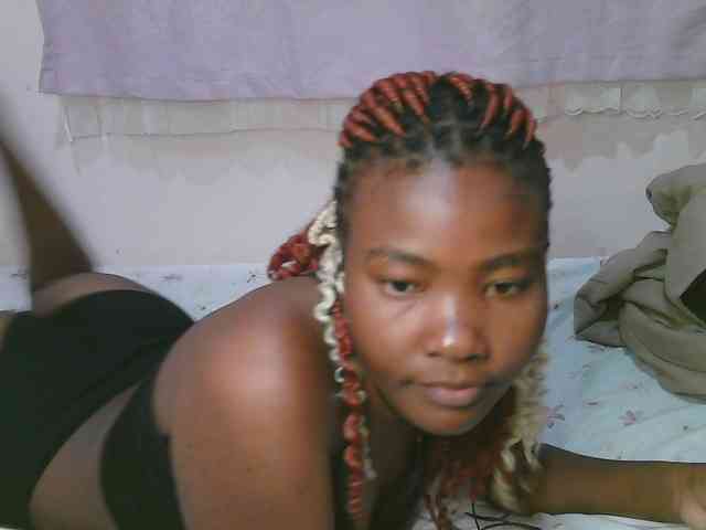 Cute-latasha webcam