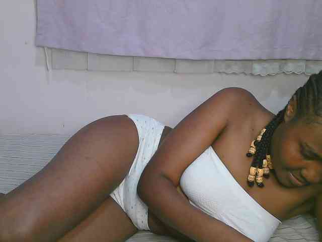 Cute-latasha webcam