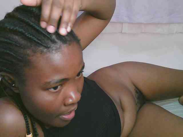 Cute-latasha webcam
