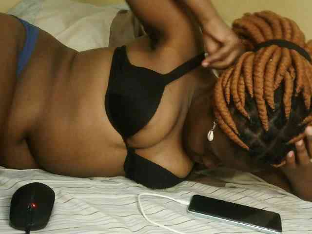 Cute-latasha webcam