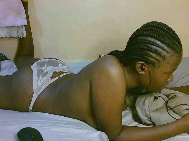 Cute-latasha webcam