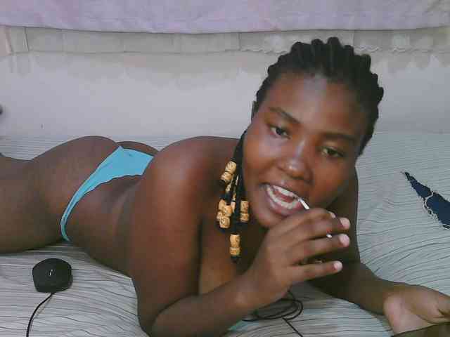 Cute-latasha webcam
