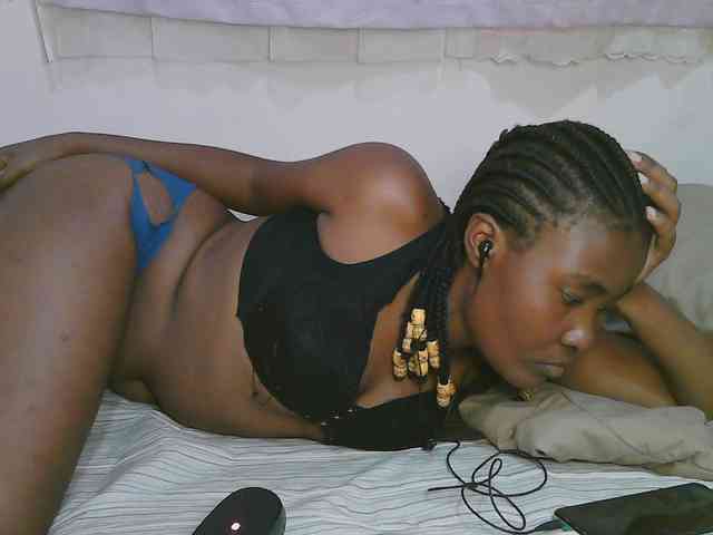 Cute-latasha webcam