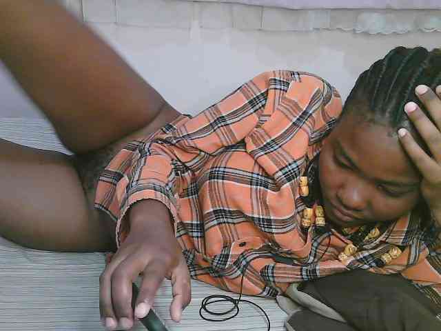 Cute-latasha webcam