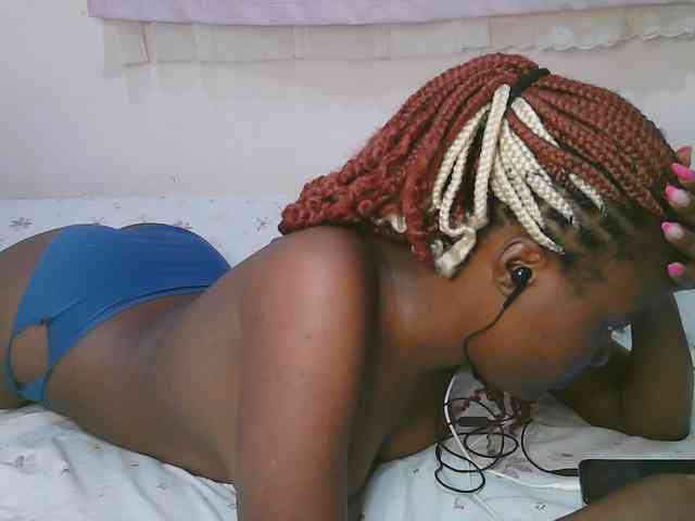 Cute-latasha webcam