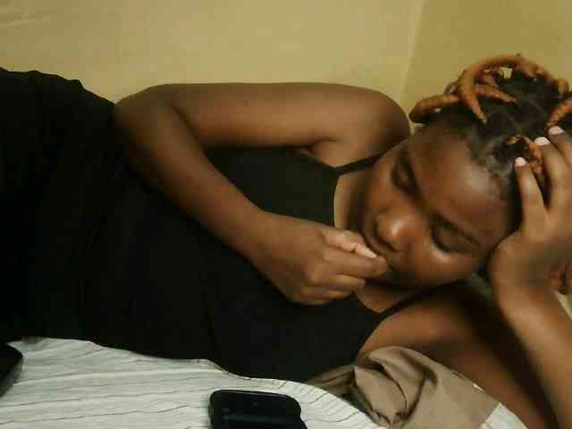 Cute-latasha webcam