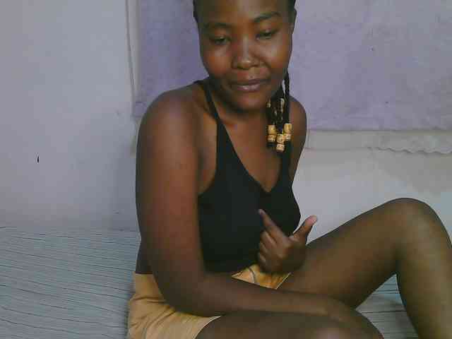 Cute-latasha webcam