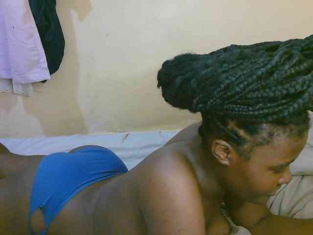 Cute-latasha webcam