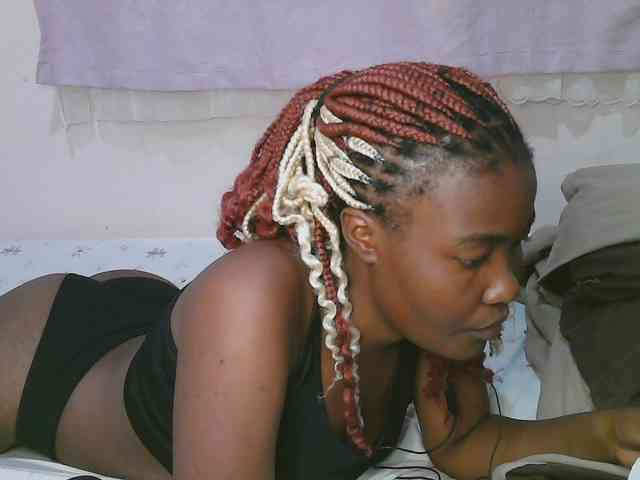 Cute-latasha webcam