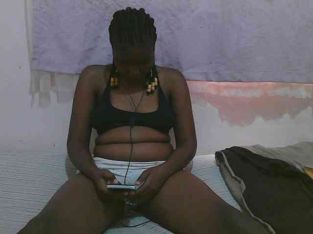 Cute-latasha webcam