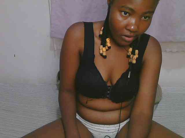 Cute-latasha webcam