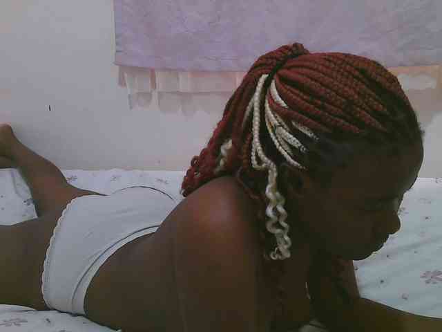 Cute-latasha webcam