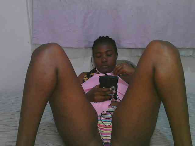 Cute-latasha webcam