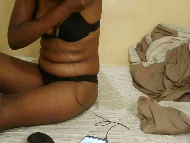 Cute-latasha webcam