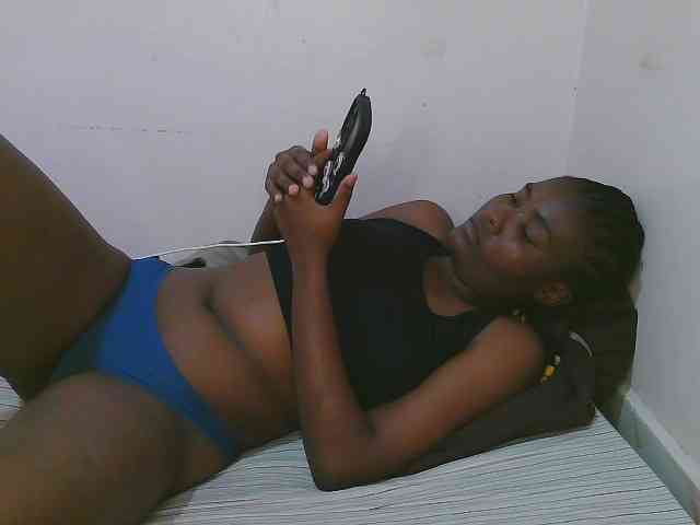 Cute-latasha webcam