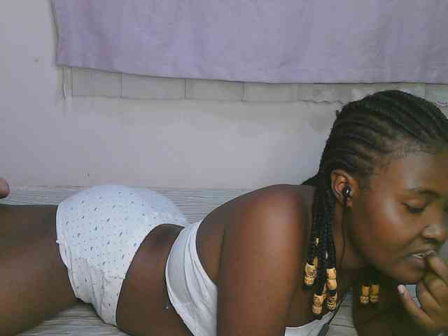 Cute-latasha webcam